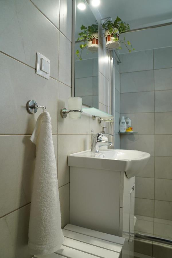 Athens Central Apartment 2 Mins To Metro Atenas Exterior foto